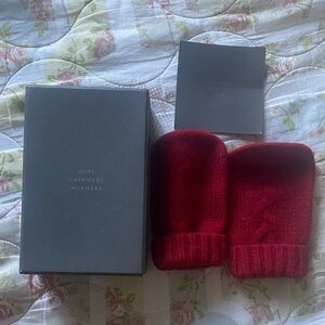 NEW, RARE & VINTAGE - Restoration Hardware maroon 100% cashmere hand warmers